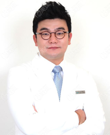 Dr. Kang Won-shuk 