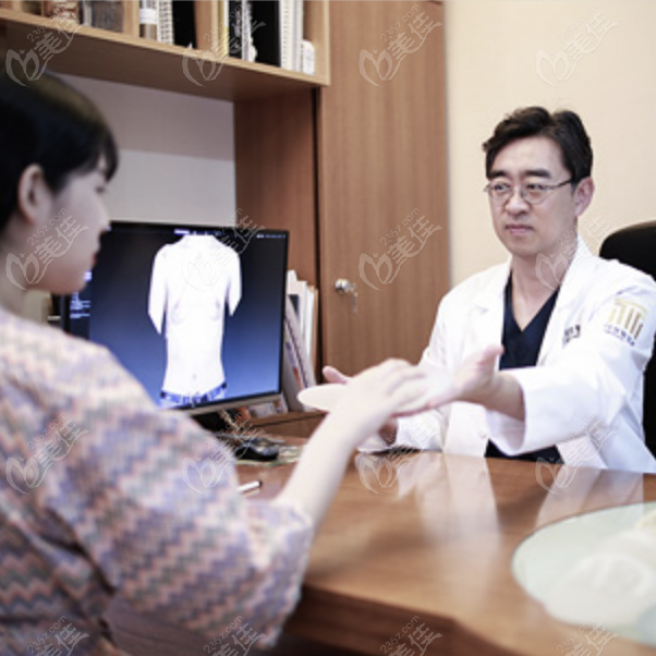 Chief Yu at THE Plastic Surgery Chief Yu at THE Plastic Surgery