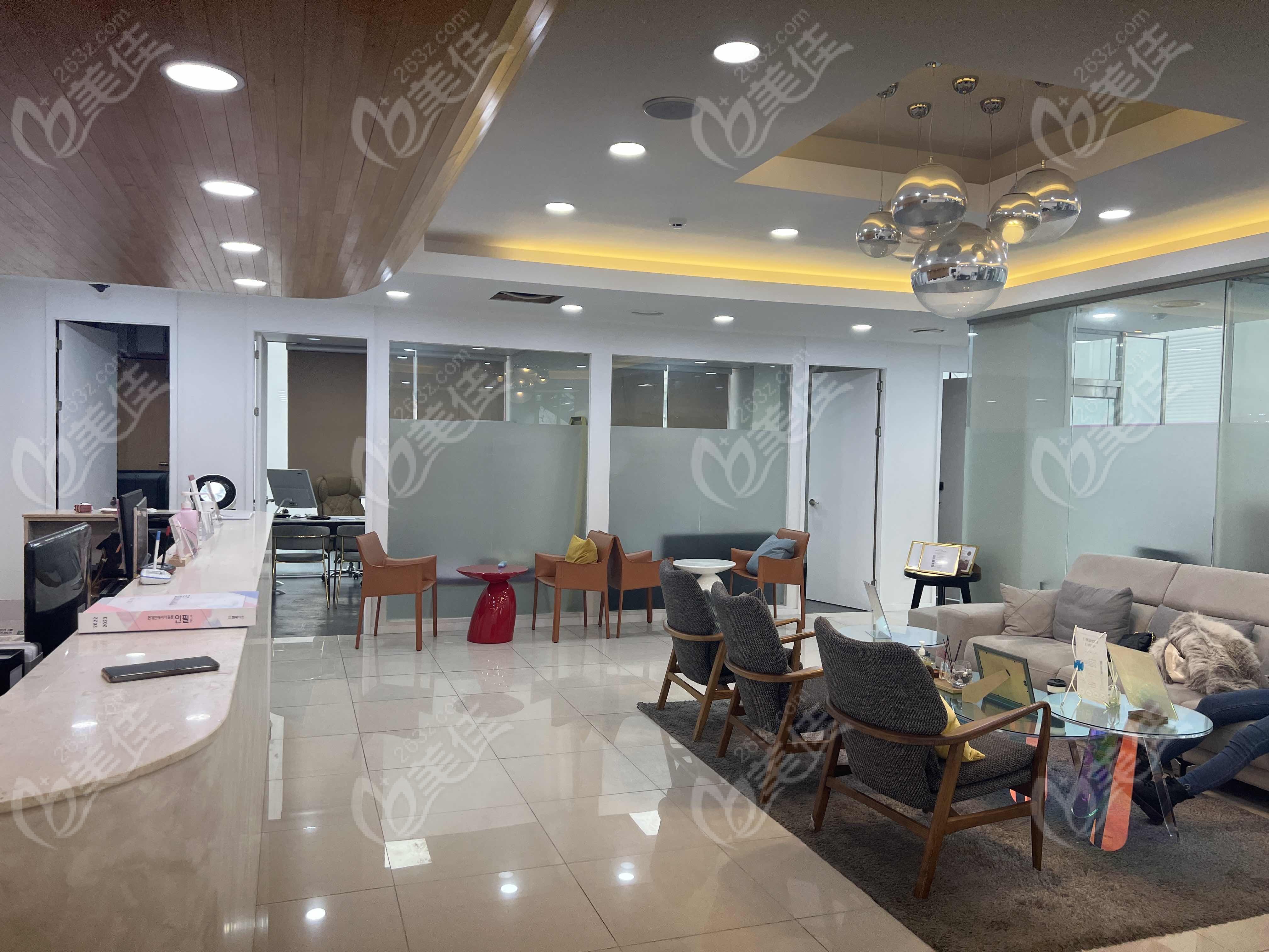 FHow to Make an Appointment at Best Skilled Obgyn Clinic? Inquiring about Prices for Vaginal Tightening and Labiaplasty Procedures