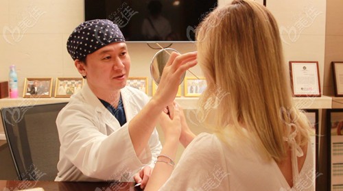 FDr. Ren Rongmin's Eye Repair Techniques at VG Plastic Surgery: Minimal Bleeding, Mild Swelling, and Invisible Scars